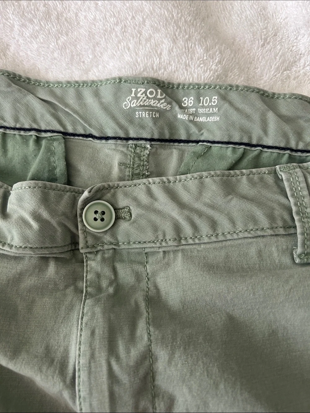 Izod Men's Cargo Shorts in Sage Green